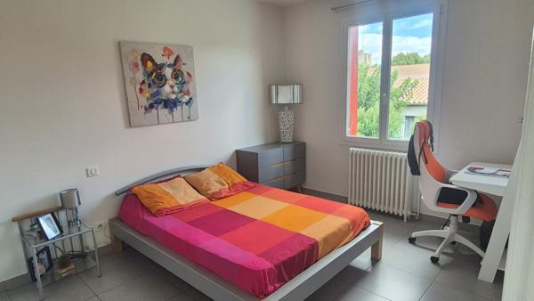 Maison rénovée au charme des années 50 avec piscine à Lézignan