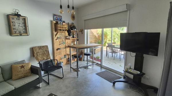 Maison rénovée au charme des années 50 avec piscine à Lézignan