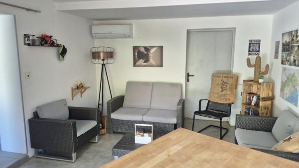 Maison rénovée au charme des années 50 avec piscine à Lézignan