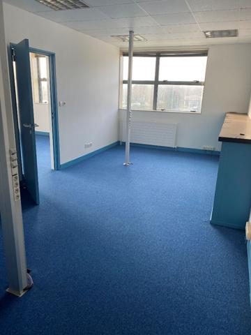 Local professionnel à Niort de 400 m2