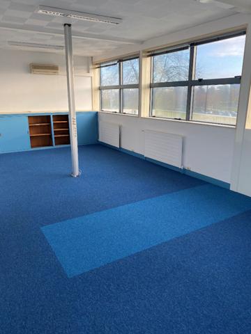 Local professionnel à Niort de 400 m2