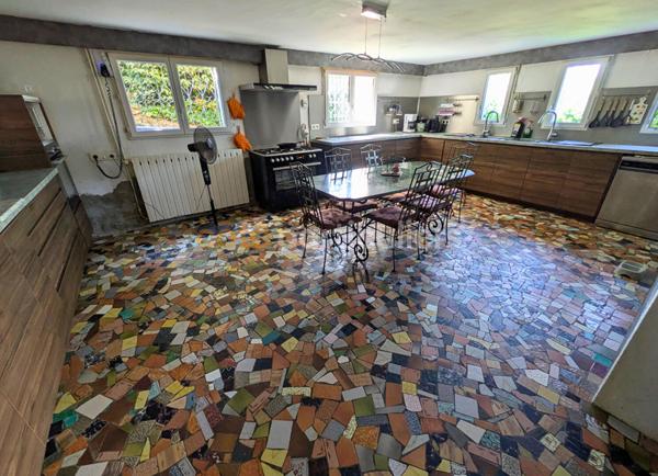 Vente
                Maison250 m² - 7 Pièces -
                    VILLEMADE (82130)