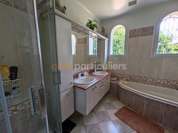 Vente
                Maison250 m² - 7 Pièces -
                    VILLEMADE (82130)