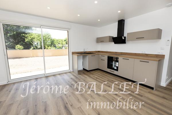 Maison
         4 pièces
        - 101 m² 230 000 € *