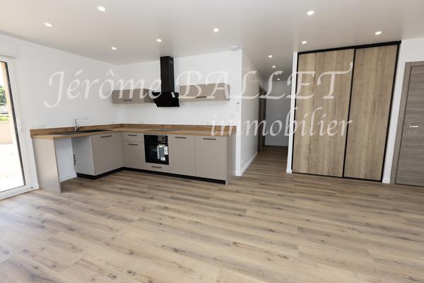 Maison
         4 pièces
        - 101 m² 230 000 € *