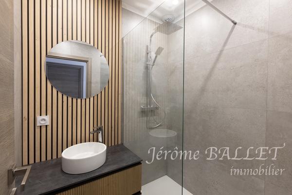 Maison
         4 pièces
        - 101 m² 230 000 € *