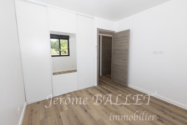 Maison
         4 pièces
        - 101 m² 230 000 € *