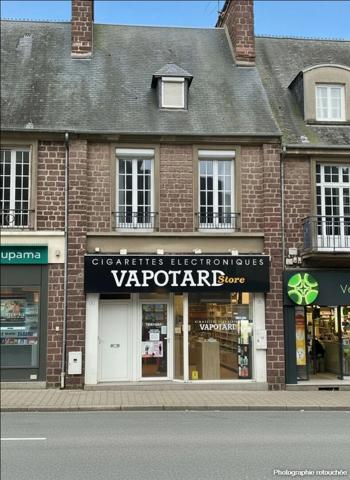 A VENDRE. TORIGNY CENTRE. IMMEUBLE SANS COPRO. APPT F3 + LOCAL COMMERCIAL. TORIGNY LES VILLES