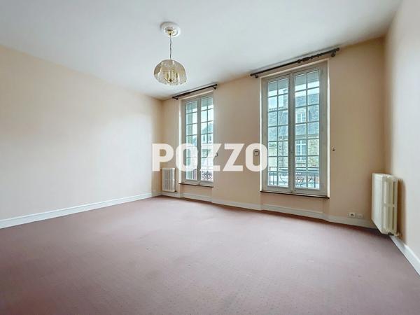 A VENDRE. TORIGNY CENTRE. IMMEUBLE SANS COPRO. APPT F3 + LOCAL COMMERCIAL. TORIGNY LES VILLES