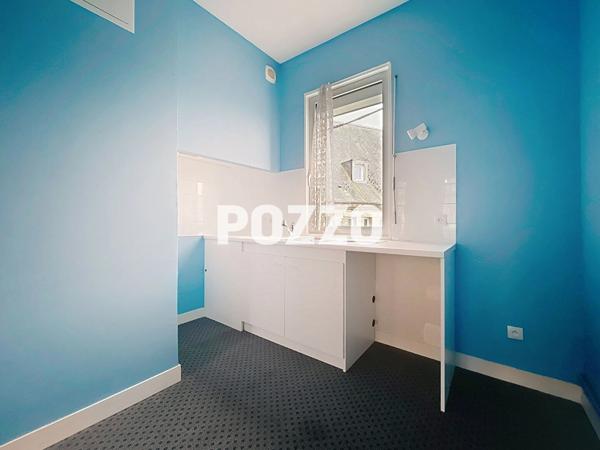 A VENDRE. TORIGNY CENTRE. IMMEUBLE SANS COPRO. APPT F3 + LOCAL COMMERCIAL. TORIGNY LES VILLES