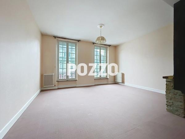 A VENDRE. TORIGNY CENTRE. IMMEUBLE SANS COPRO. APPT F3 + LOCAL COMMERCIAL. TORIGNY LES VILLES