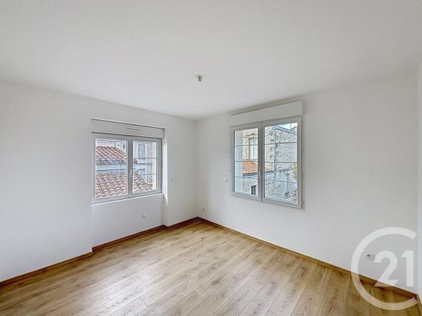 Maison à vendre  4 pièces - 70 m 2   ANGOULEME  - 16