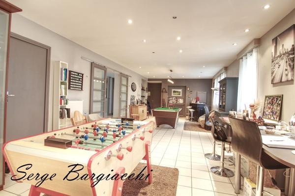 👉 MAISON 284 m² + LOGEMENT INDÉPENDANT – 1 660 m²