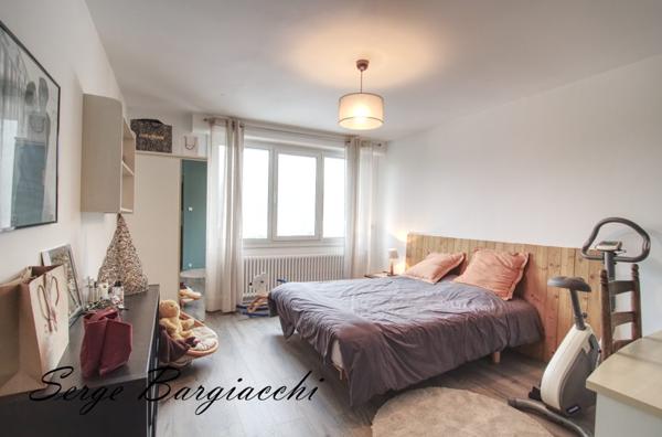 👉 MAISON 284 m² + LOGEMENT INDÉPENDANT – 1 660 m²