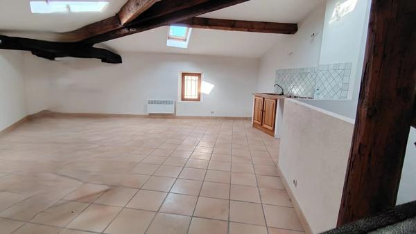 Vente                                                      Maison de village
                        
                     8 pièces                      198 m2                     à Cuers