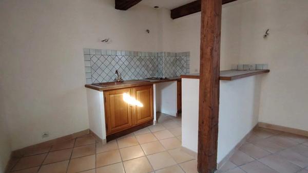 Vente                                                      Maison de village
                        
                     8 pièces                      198 m2                     à Cuers