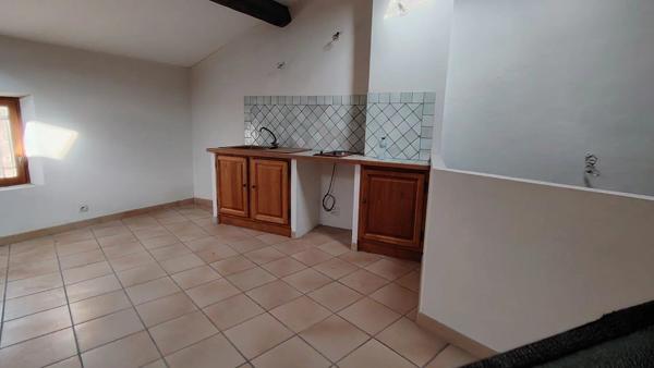 Vente                                                      Maison de village
                        
                     8 pièces                      198 m2                     à Cuers