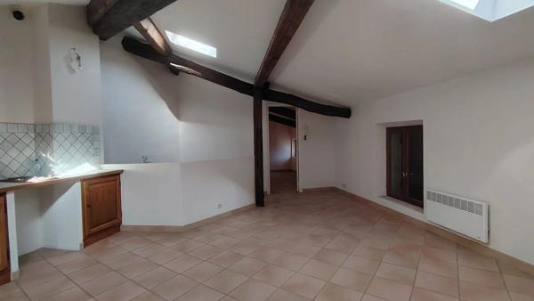 Vente                                                      Maison de village
                        
                     8 pièces                      198 m2                     à Cuers