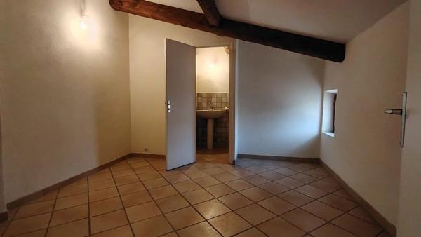 Vente                                                      Maison de village
                        
                     8 pièces                      198 m2                     à Cuers