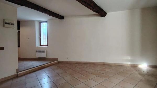 Vente                                                      Maison de village
                        
                     8 pièces                      198 m2                     à Cuers