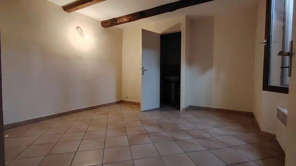 Vente                                                      Maison de village
                        
                     8 pièces                      198 m2                     à Cuers