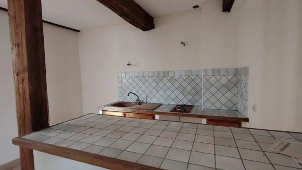 Vente                                                      Maison de village
                        
                     8 pièces                      198 m2                     à Cuers