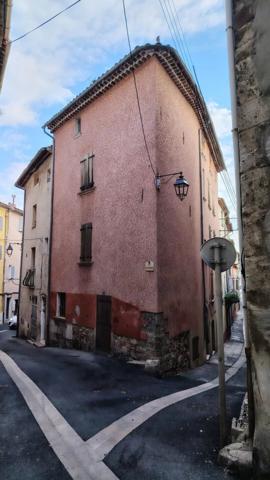 Vente                                                      Maison de village
                        
                     8 pièces                      198 m2                     à Cuers