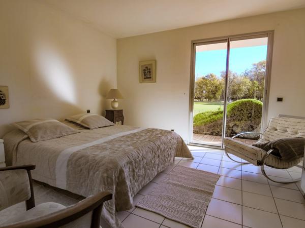 Maison d' architecte  située sur le Golf deS' Cyprien plage