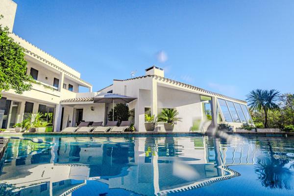 Maison d' architecte  située sur le Golf deS' Cyprien plage