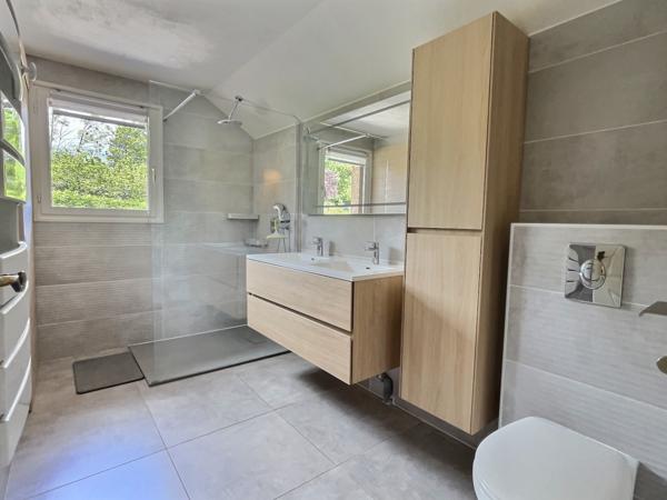 Échenevex (01170) Maison avec piscine et 5 chambres