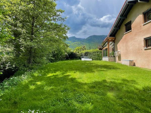 Échenevex (01170) Maison avec piscine et 5 chambres