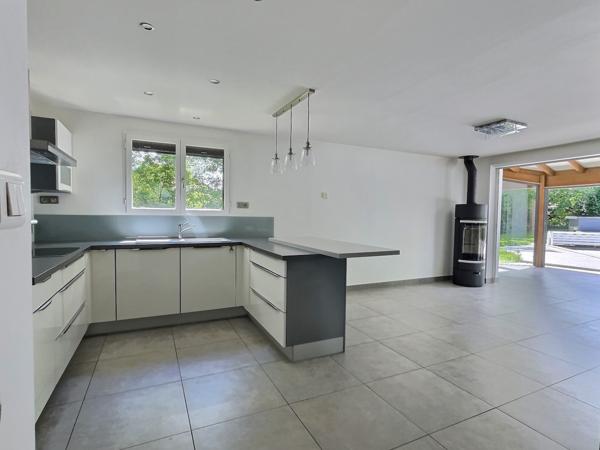 Échenevex (01170) Maison avec piscine et 5 chambres