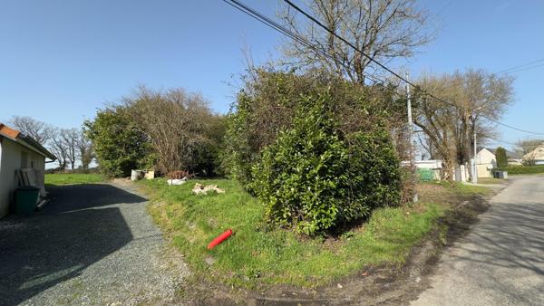 Terrain constructible dans hameau au calme