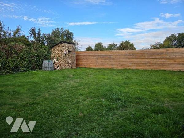 5 min. VILLAINES-LA-JUHEL (53), maison de bourg comprenant salon/séjour ouvert sur cuisine A/E,...