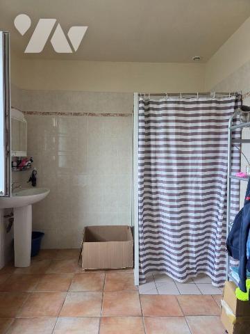 5 min. VILLAINES-LA-JUHEL (53), maison de bourg comprenant salon/séjour ouvert sur cuisine A/E,...