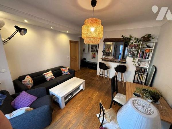 Appartement de type F3 d'environ 59m² à vendre à Bois-Colombes au premier étage sans ascenseur ...