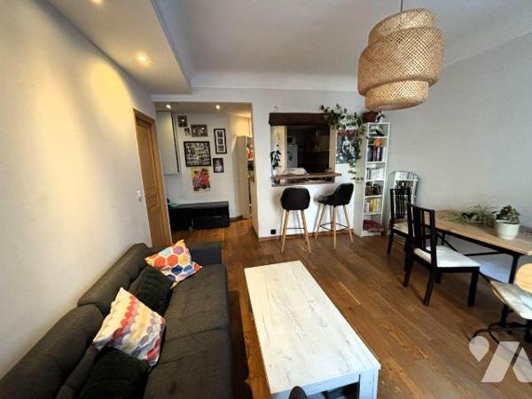 Appartement de type F3 d'environ 59m² à vendre à Bois-Colombes au premier étage sans ascenseur ...