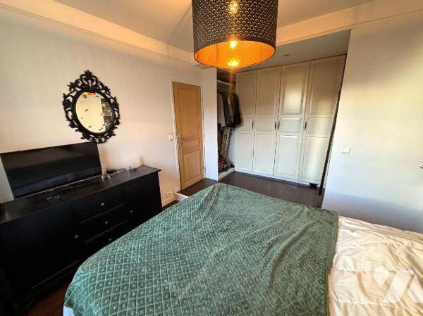 Appartement de type F3 d'environ 59m² à vendre à Bois-Colombes au premier étage sans ascenseur ...