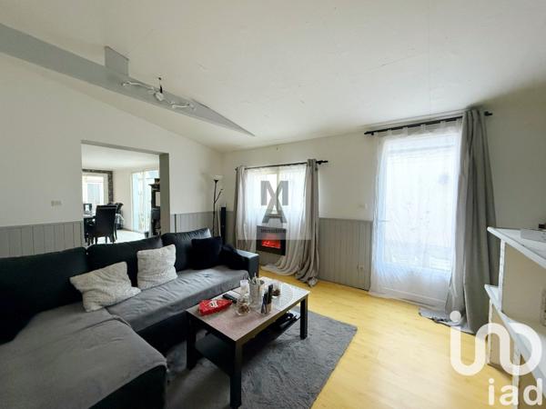 Maison de ville 6 pièces de 159 m² à Marseille-en-Beauvaisis (60690)