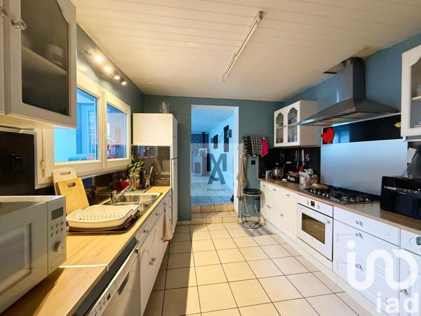 Maison de ville 6 pièces de 159 m² à Marseille-en-Beauvaisis (60690)