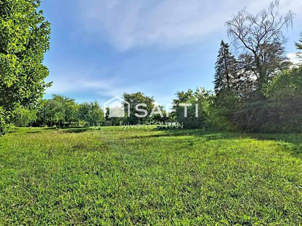 Libre de constructeur, au calme, 1200 m², emprise au sol 300 m²
