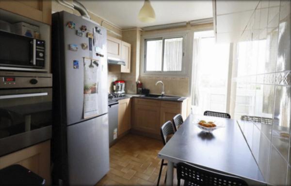 Dpt Bouches du Rhône (13), à vendre appartement T4 avec terrasse fermée et loggia