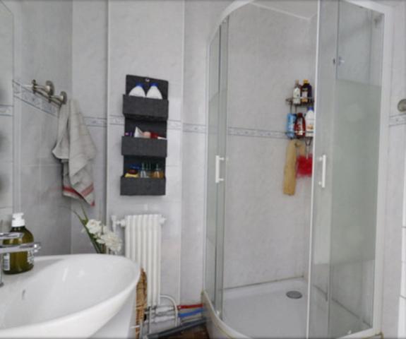 Dpt Bouches du Rhône (13), à vendre appartement T4 avec terrasse fermée et loggia
