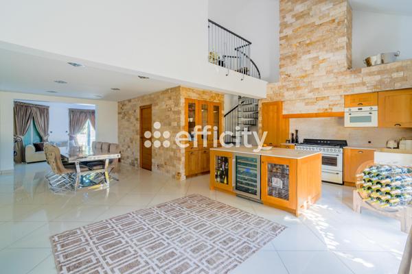 Maison 3 pièces - 110 m² Exclusivité efficity