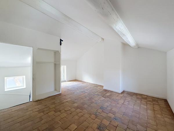 Maison
         5 pièces
        - 140 m² 245 000 € *
