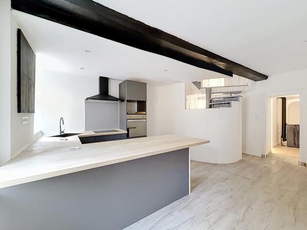 Maison
         5 pièces
        - 140 m² 245 000 € *