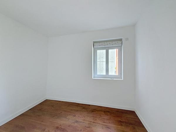 Maison
         5 pièces
        - 140 m² 245 000 € *