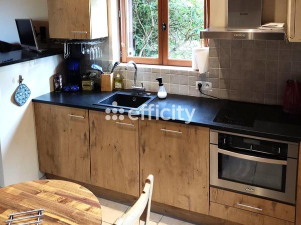 Maison
         6 pièces
        - 80 m² Bien prestige 690 000 € *