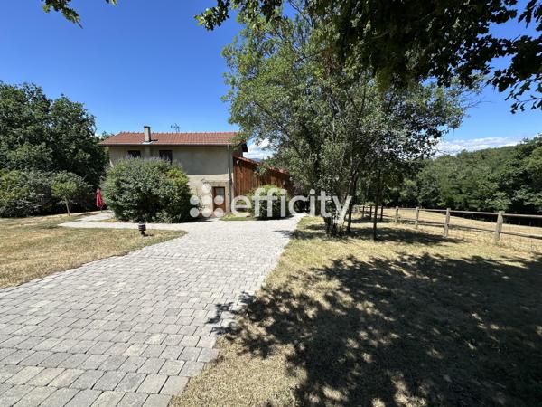 Maison
         6 pièces
        - 80 m² Bien prestige 690 000 € *
