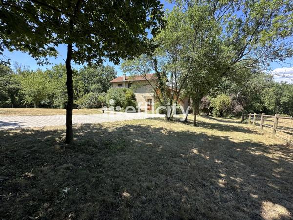 Maison
         6 pièces
        - 80 m² Bien prestige 690 000 € *